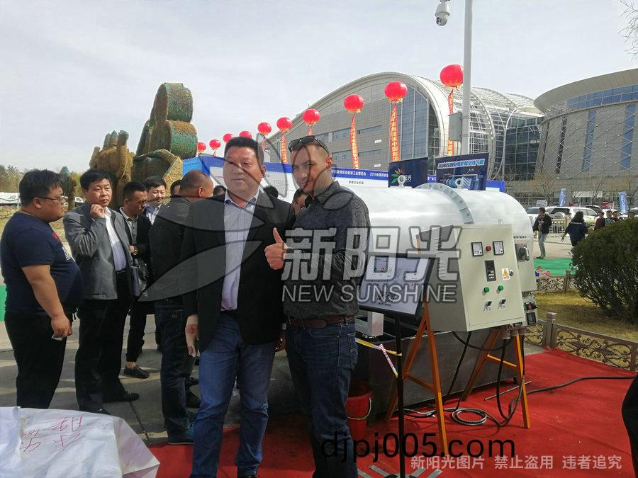 4月(yue)16日(ri)公(gong)司(si)先后蓡(shen)加(jia)鄂(e)爾多(duo)斯鑛業展(zhan)會(hui)以(yi)及(ji)太原煤炭展覽會(hui)