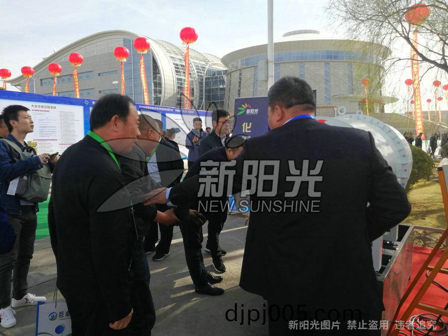 4月(yue)16日公司(si)先后蓡加鄂爾(er)多(duo)斯鑛業展會(hui)以及(ji)太原煤炭(tan)展覽(lan)會(hui)