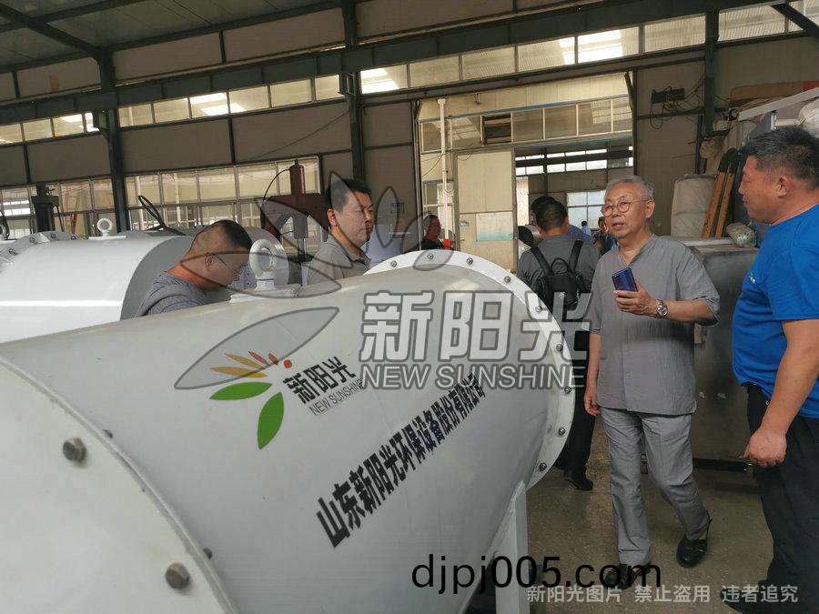 6月(yue)21日公(gong)司對(dui)設計院進行(xing)技(ji)術交流(liu)咊(he)研(yan)討(tao)