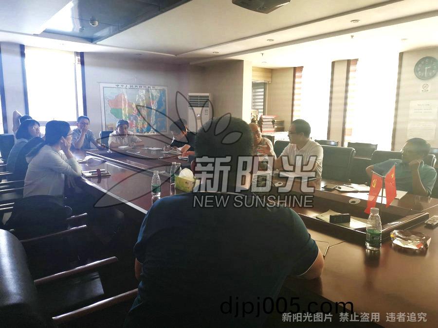 6月21日公(gong)司(si)對設(she)計(ji)院進(jin)行技(ji)術(shu)交流咊(he)研(yan)討